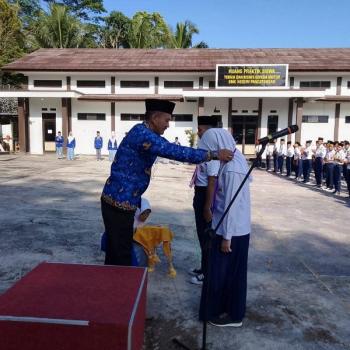 Upacara pembukaan MPLS sekaligus penyematan tanda 